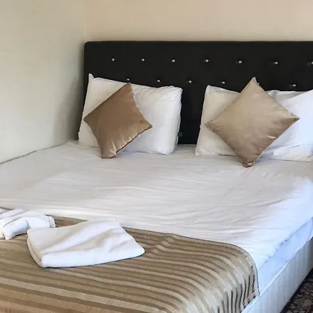 Hotel Qonaq 4*